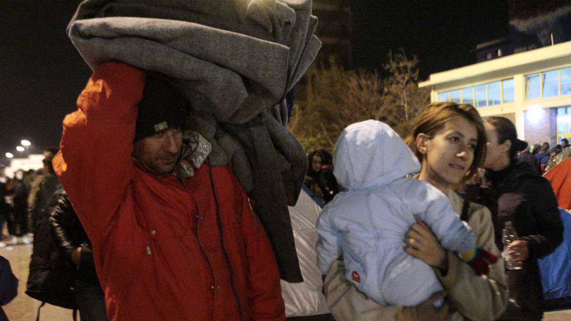 Στον Πειραιά απόψε άλλοι 403 μετανάστες και πρόσφυγες