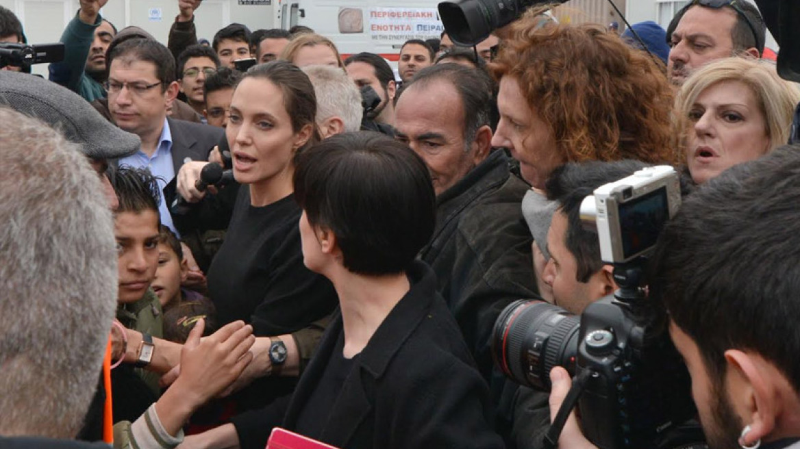 Independent - Telegraph: Φρενίτιδα στην Ελλάδα για την Τζολί - Την εκνεύρισαν οι δημοσιογράφοι