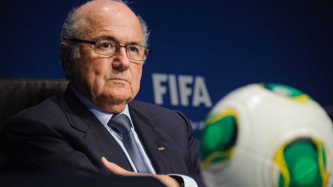 Ο τρελός «χορός» εκατομμυρίων στη FIFA και ο μισθός του Μπλάτερ