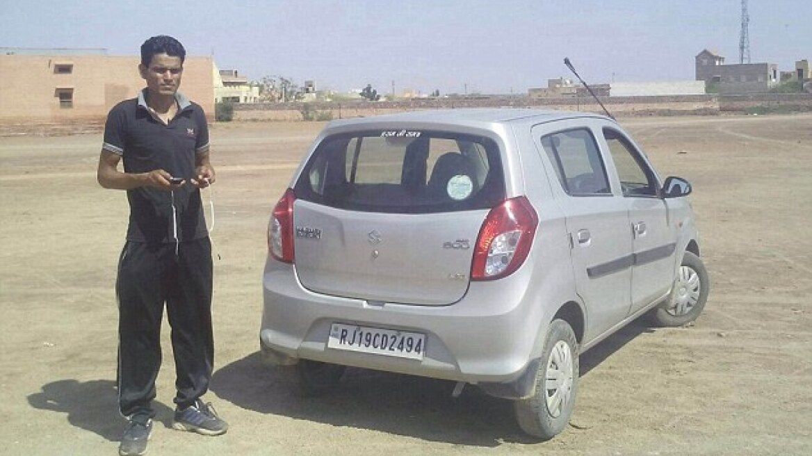 Βίντεο: Ποια Google και ποιος Τζέιμς Μποντ, Ινδός έφτιαξε αυτοκίνητο με «οδηγό» ένα κινητό