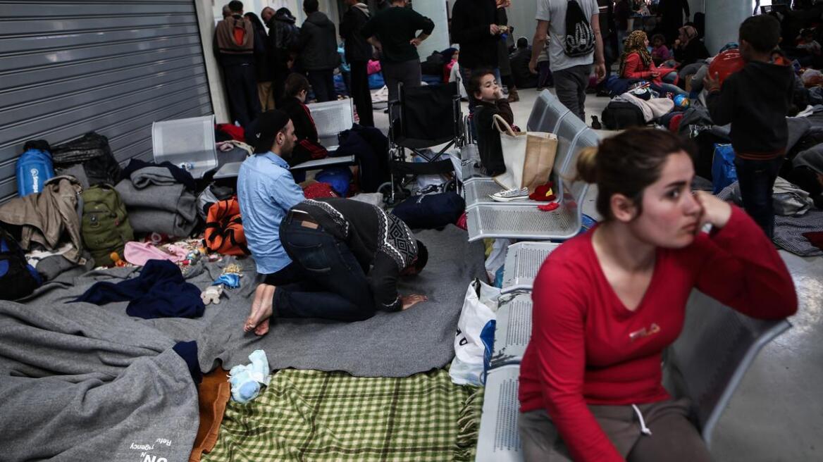 «Ασφυκτιά» ο Πειραιάς με 4.500 πρόσφυγες 