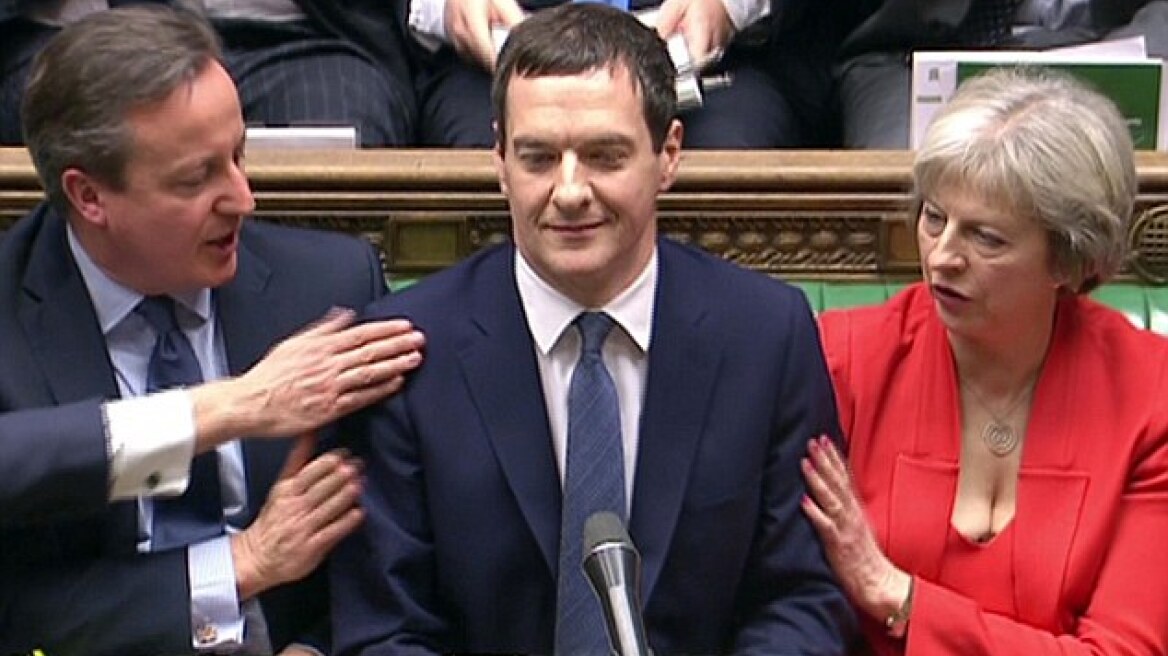 Χαμός στη Βρετανία από το ντεκολτέ της υπ. Εσωτερικών στη Βουλή