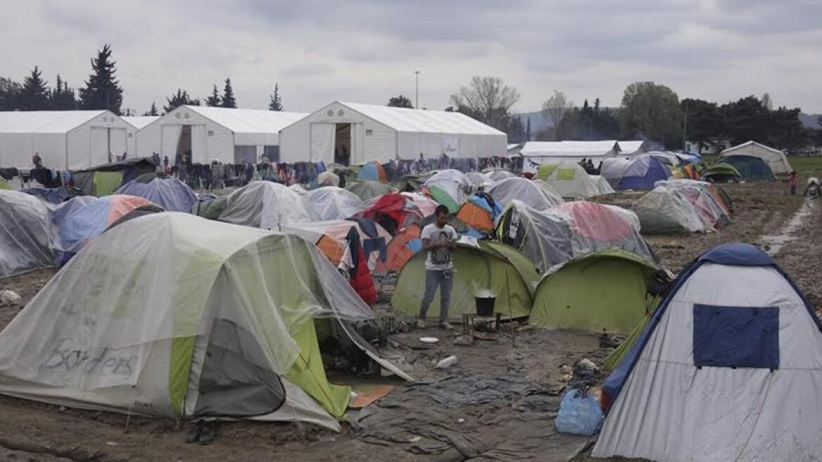 Official data says 43,000 refugees in Greece currently