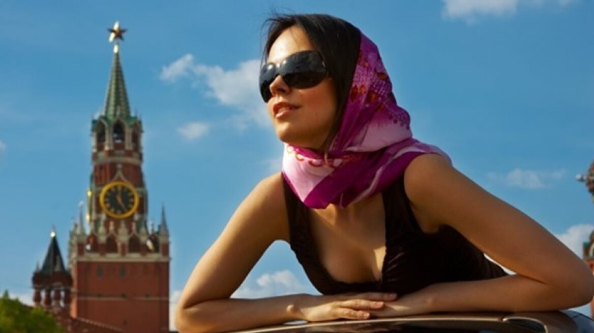 Greece drops as tourist preference for Russians to 5th spot