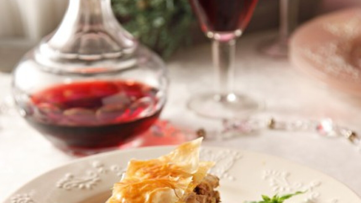 Κρεατομανιταρόπιτα με ντοματίνια σοτέ