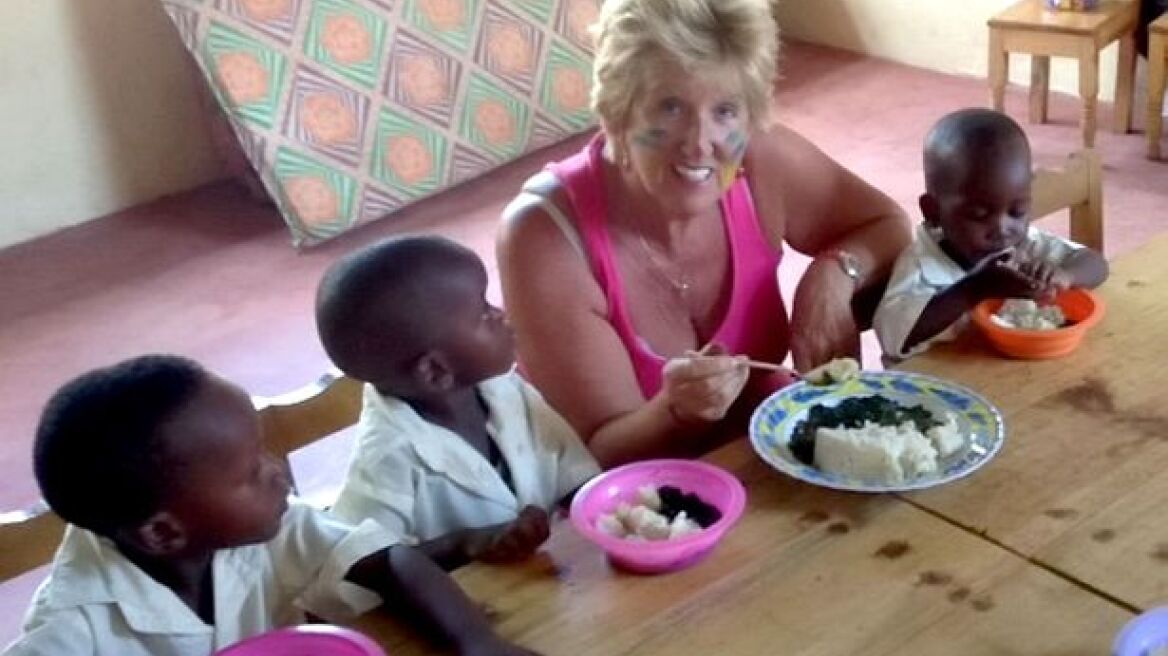 Της έσωσαν τη ζωή και ανταπέδωσε με σχολεία και φυτώρια