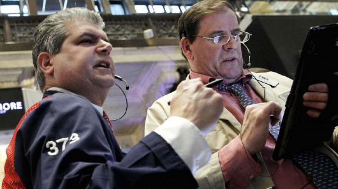 Πετρέλαιο και τράπεζες στήριξαν τη Wall Street