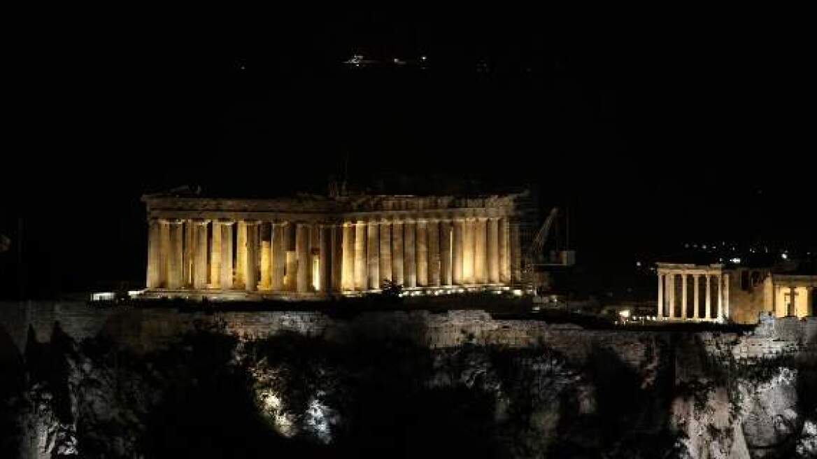 Σκοτάδι και στην Ακρόπολη - Εσβησε τα φώτα για την «Ωρα της Γης» 