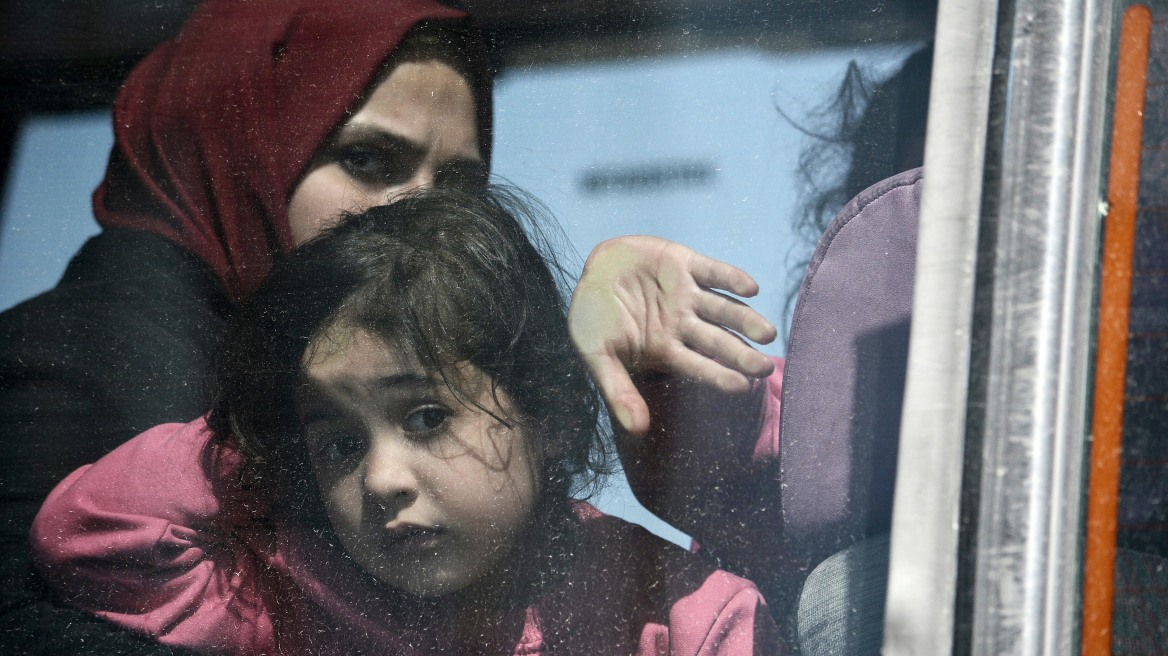 Στο λιμάνι της Ελευσίνας επιπλέον 1.453 πρόσφυγες 