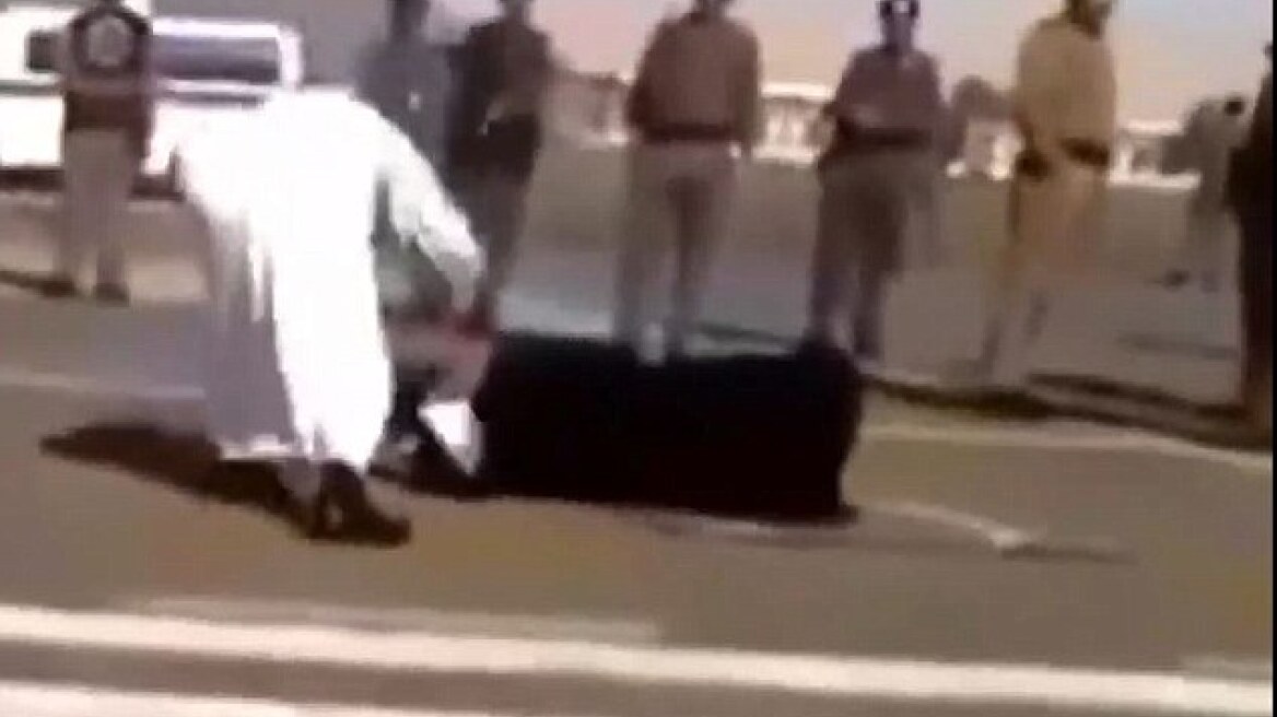 Φωτογραφίες-σοκ: Αποκεφαλισμοί, δημόσιοι ξυλοδαρμοί και κρεμάλες η πραγματικότητα στη Σαουδική Αραβία