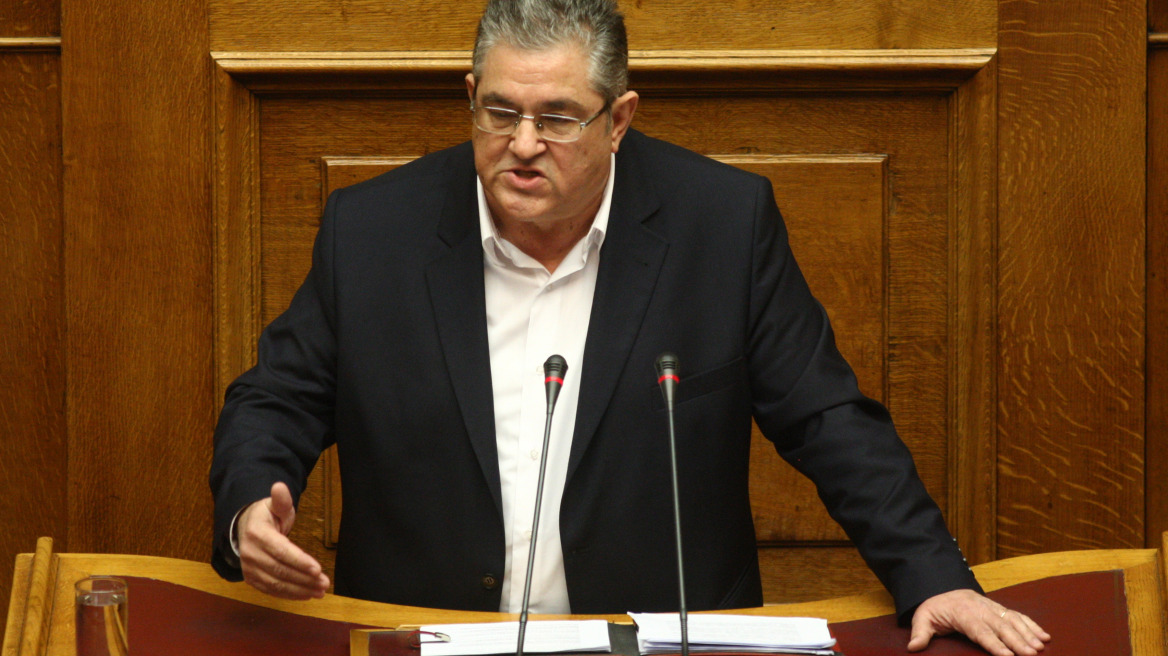 Την μεταφορά των προσφύγων από το λιμάνι του Πειραιά ζητά ο Δημήτρης Κουτσούμπας 