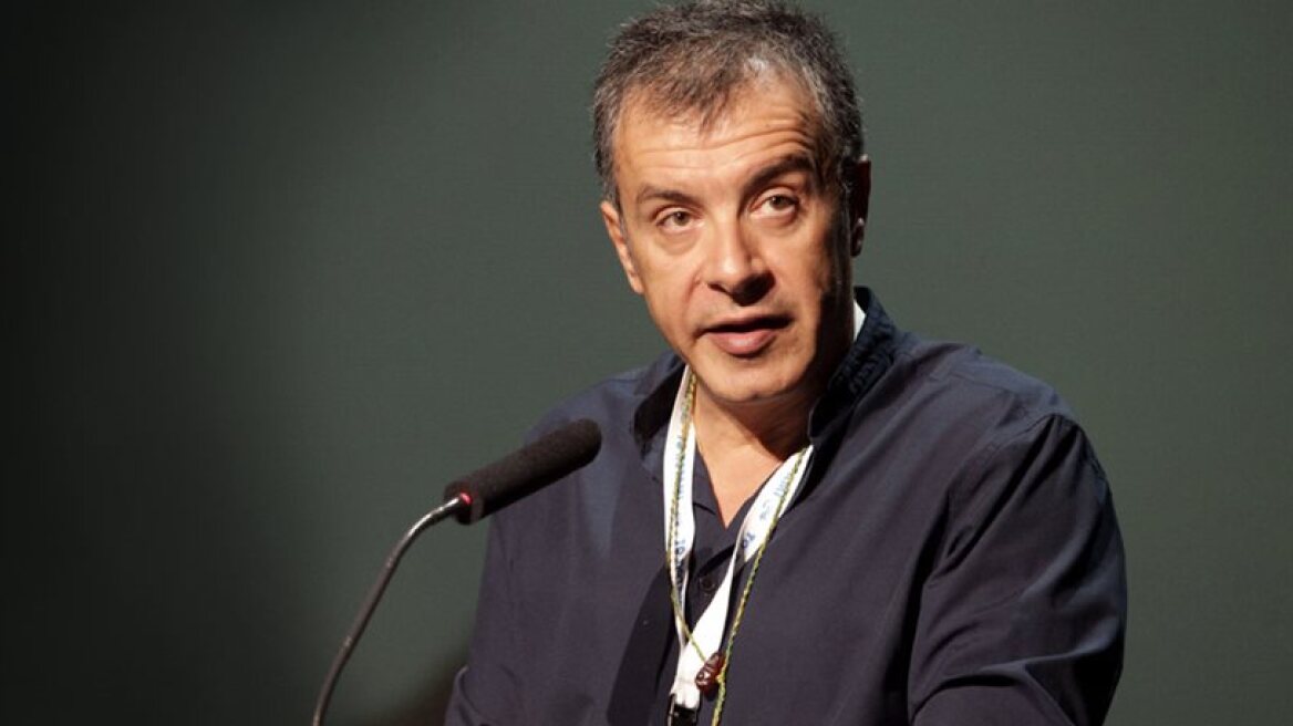 Θεοδωράκης: Ο Τσίπρας κάνει από το «παράθυρο», αυτό που του είπαμε να κάνει από την «πόρτα»