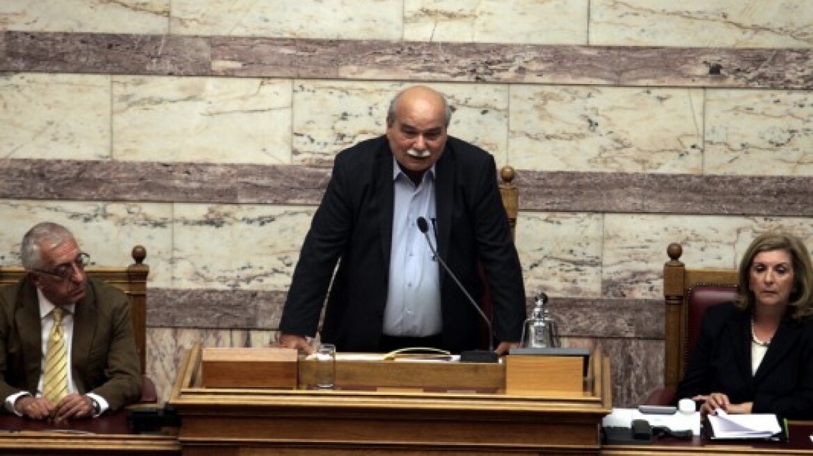 Βούτσης: «Ούτε κατά διάνοια» δεν πρέπει να φύγει ο Μουζάλας από υπουργός 