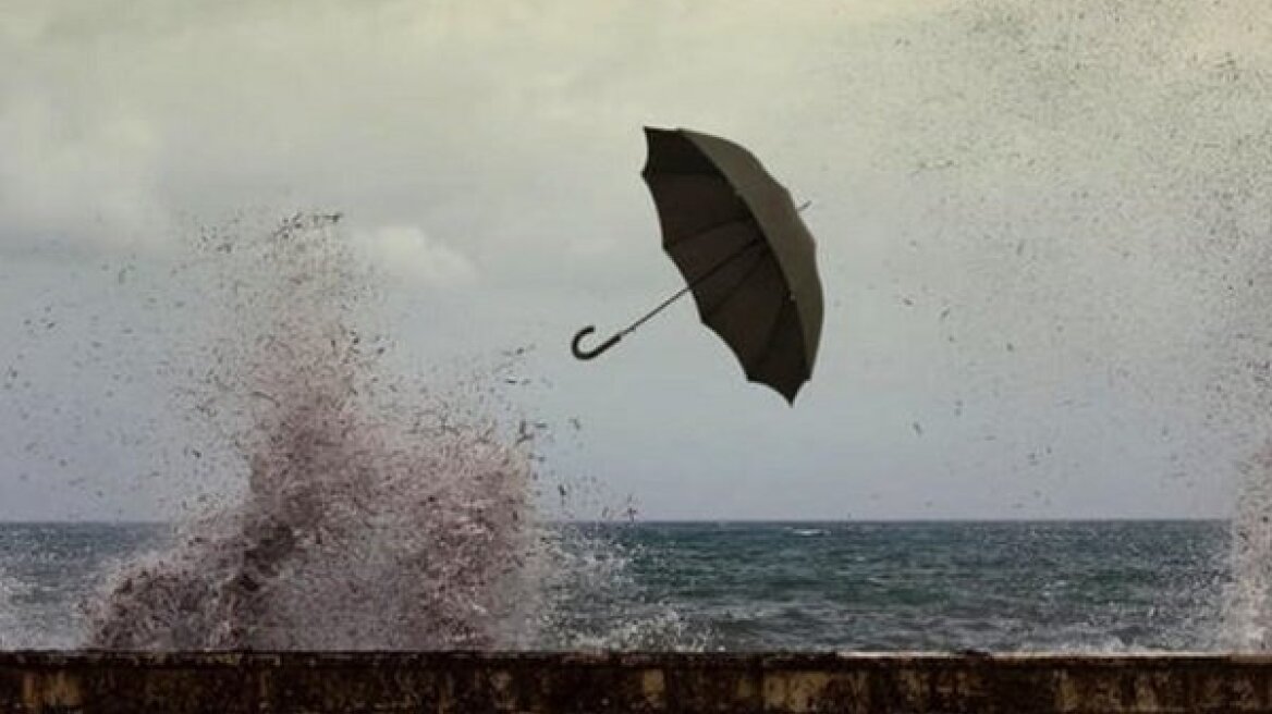 Αλλάζει ο καιρός: Έρχονται ισχυρές καταιγίδες και θυελλώδεις νοτιάδες