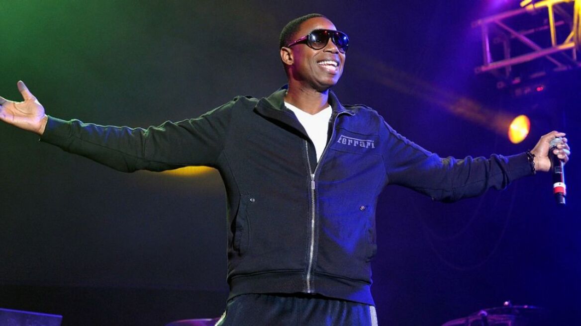  Τα... έσπασε ο ράπερ στο Auto Show της Νέας Υόρκης