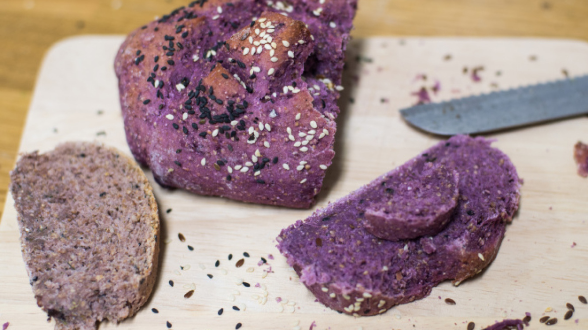 Γιατί το... μωβ ψωμί είναι το νέο superfood