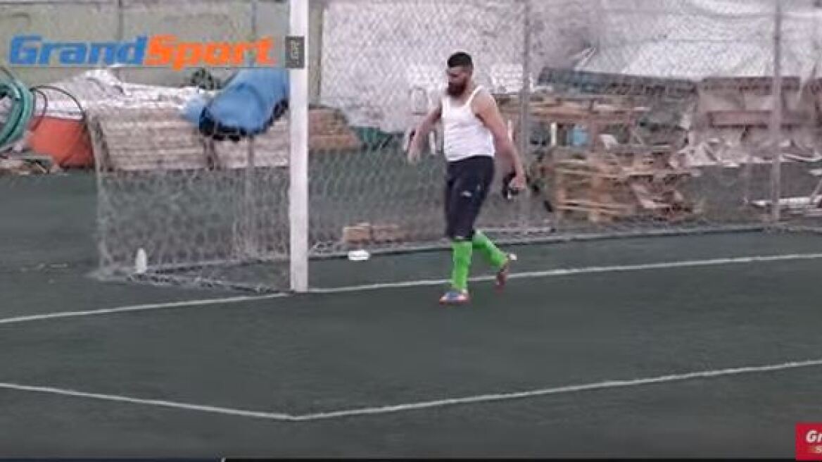 Βίντεο: Βαρέθηκε να «τρώει» γκολ και... έφυγε από το τέρμα
