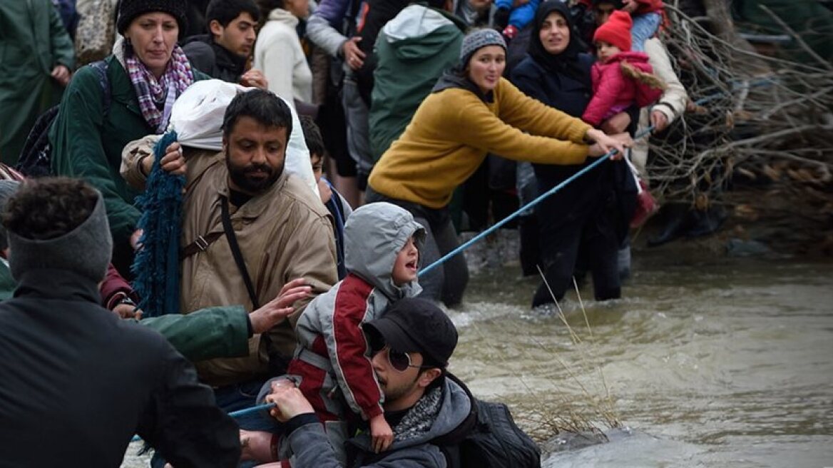 Idomeni: NGOs urge refugees to cross border