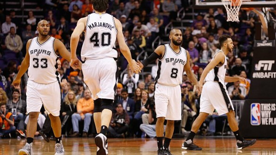 Ο Μπόμπαν Μαριάνοβιτς κάρφωσε 3 παίκτες χωρίς να πηδήξει 