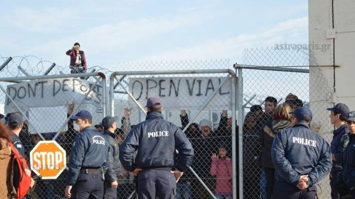 Τόσκας: Μελετάμε την μεταφορά προσφύγων και μεταναστών σε γειτονικά, άδεια νησιά