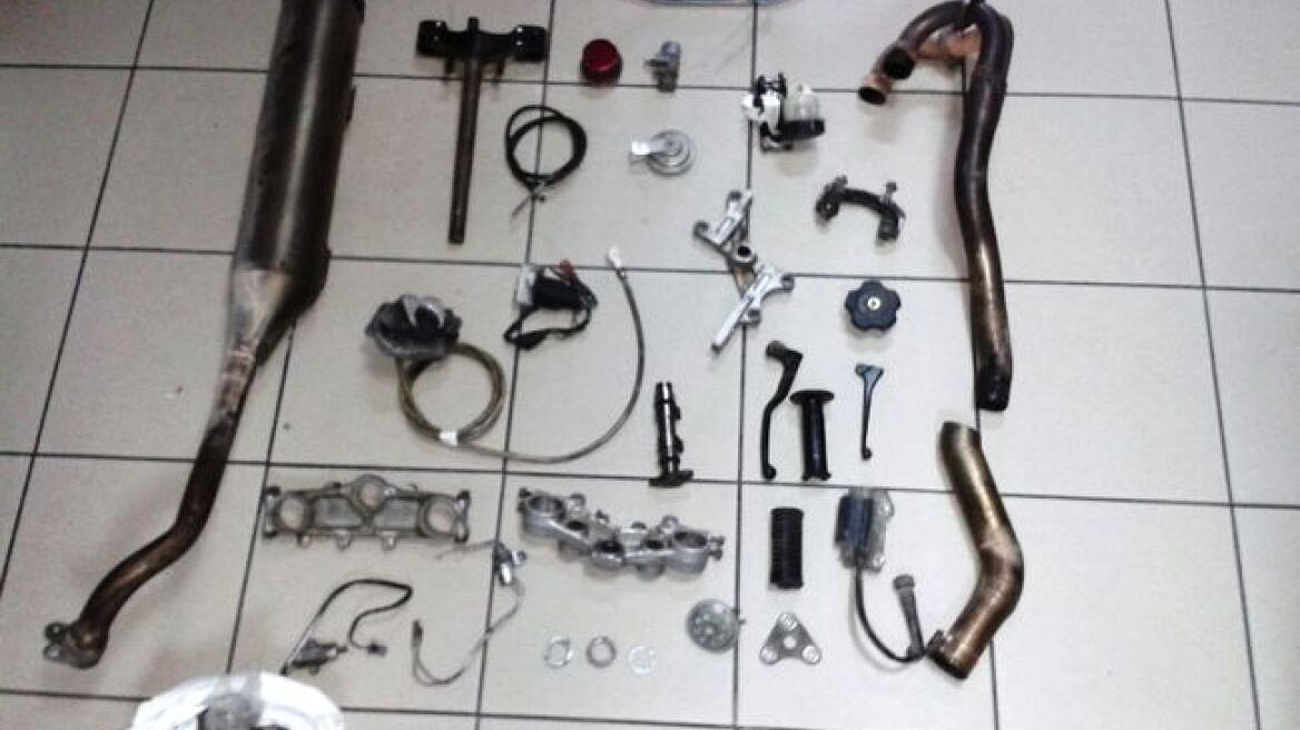 Ανήλικος έκλεβε εξαρτήματα από μηχανές