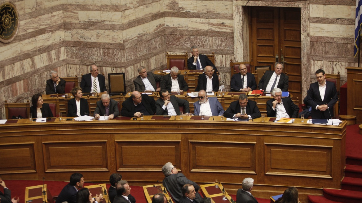 Τα social media πήγαν Βουλή: 13 παρεμβάσεις = 1 σκίτσο