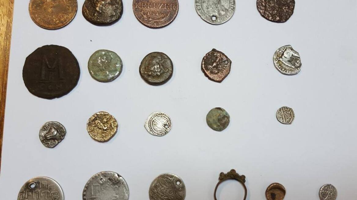 Χασισοκαλλιεργητής είχε αρχαία, λαθραίο καπνό και σφαίρες