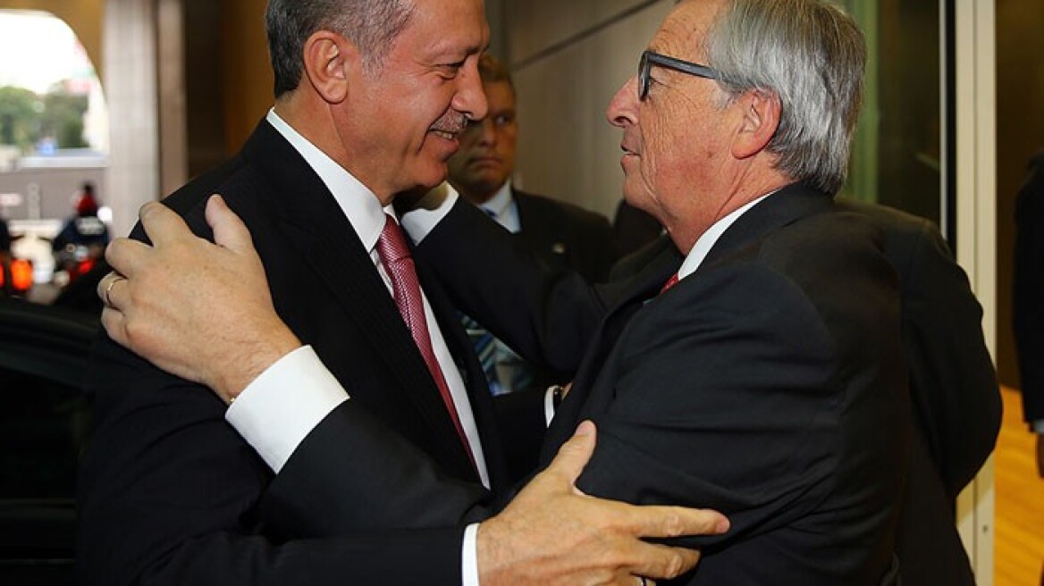 Οργή Γιούνκερ για την αντίδραση Ερντογάν σε σατιρικό βίντεο