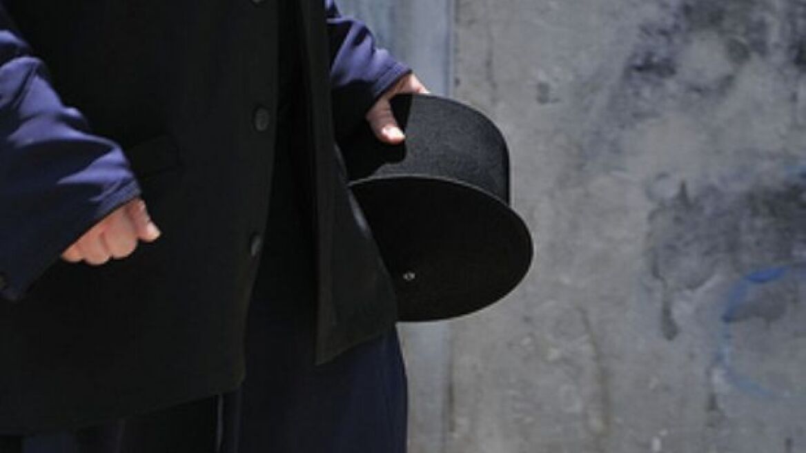 Χανιά: Χειροπέδες σε... ιερέα που παρενόχλησε 19χρονη 