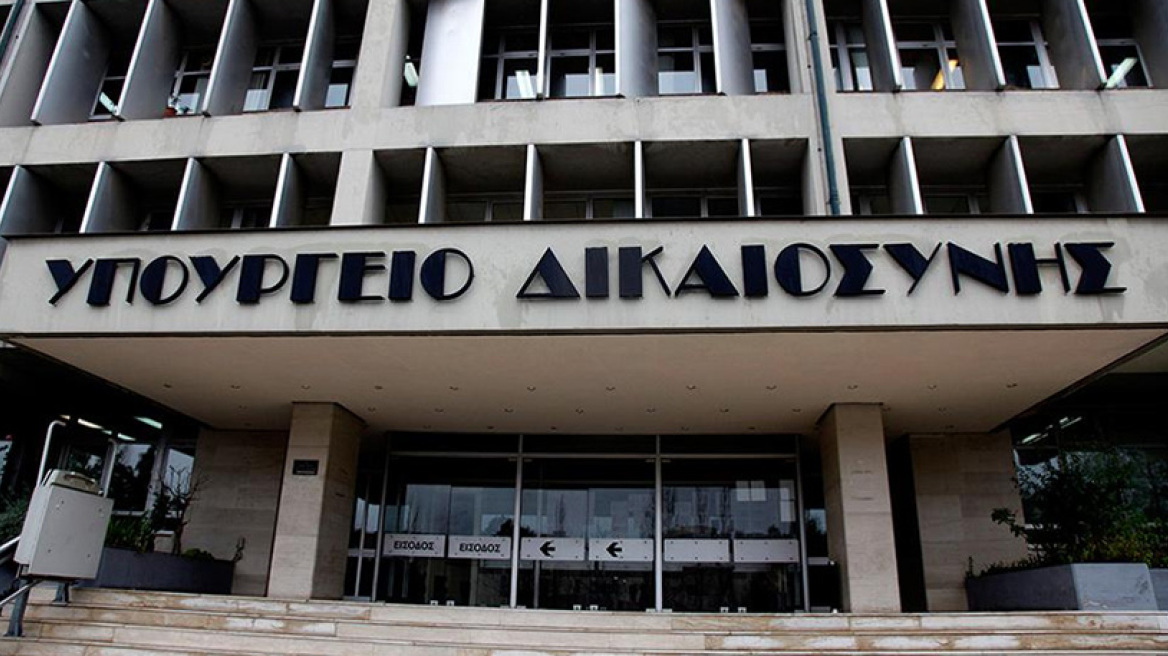 Πειθαρχική έρευνα ζητά η Τσατάνη