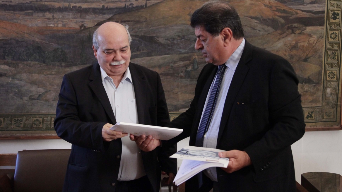 Η κρίση οδηγεί τους πολίτες στον «Συνήγορο του Καταναλώτη» 