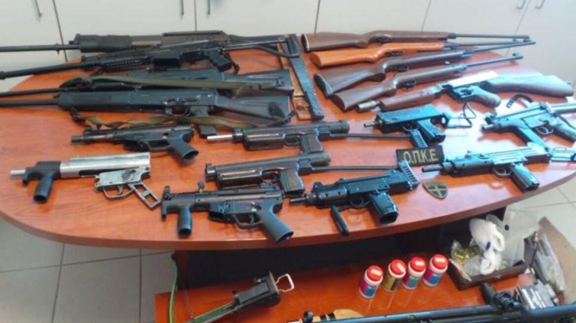 Οπλοστάσιο «μαμούθ» σε δυο σπίτια στο Ηράκλειο
