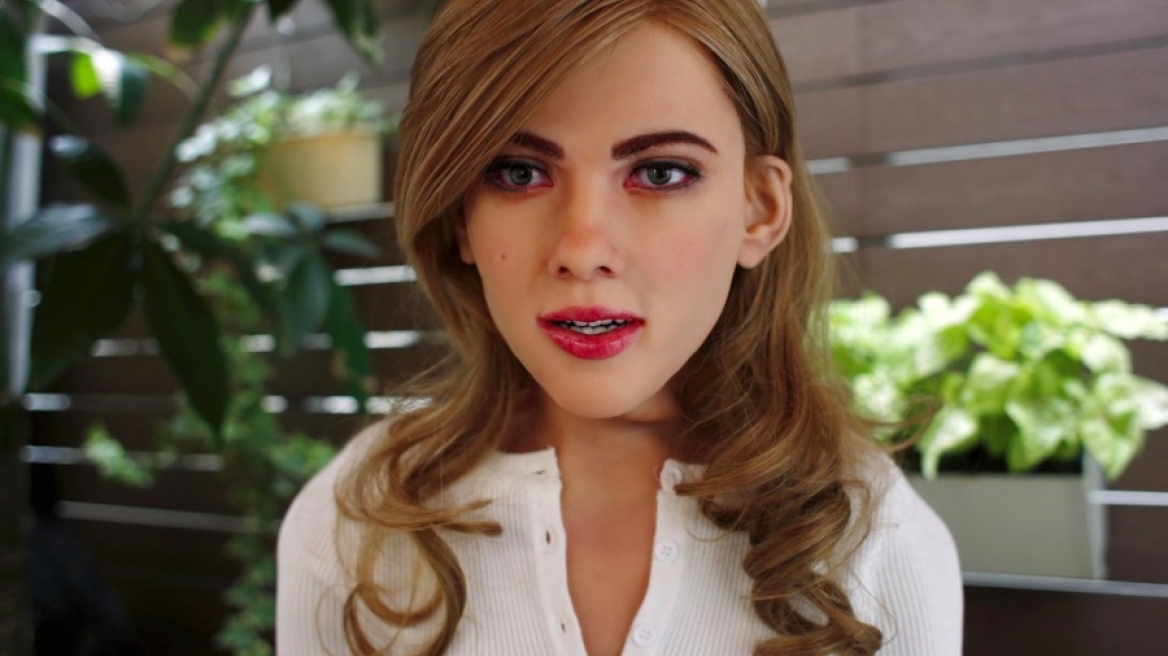 Ξόδεψε $50.000 για να φτιάξει ρομπότ που μοιάζει στην Σκάρλετ Γιόχανσον!