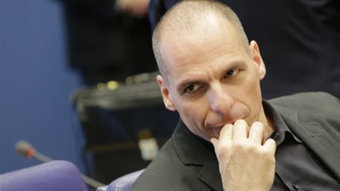 Βαρουφάκης στο Economist: Ο ΣΥΡΙΖΑ καταρρέει 
