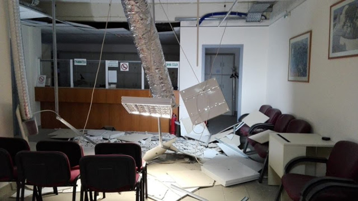 Κατέρρευσε η οροφή στο ΙΚΑ Ζωγράφου