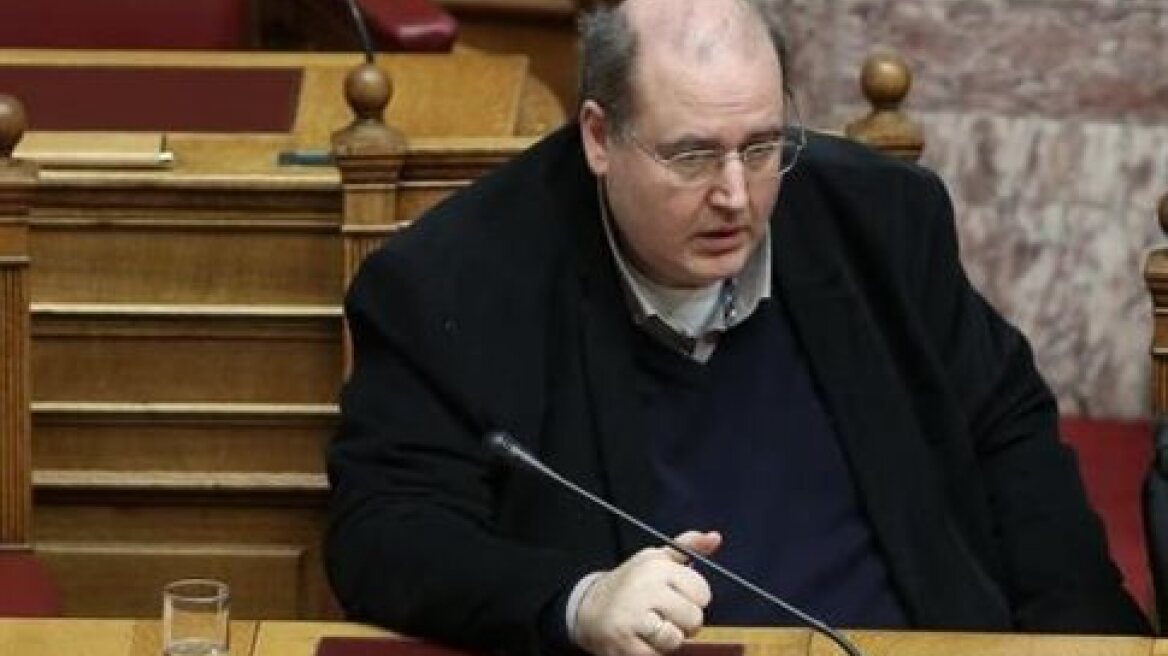 Κόντρα Φίλη - Βορίδη για την παρουσία κληρικών στα σχολεία