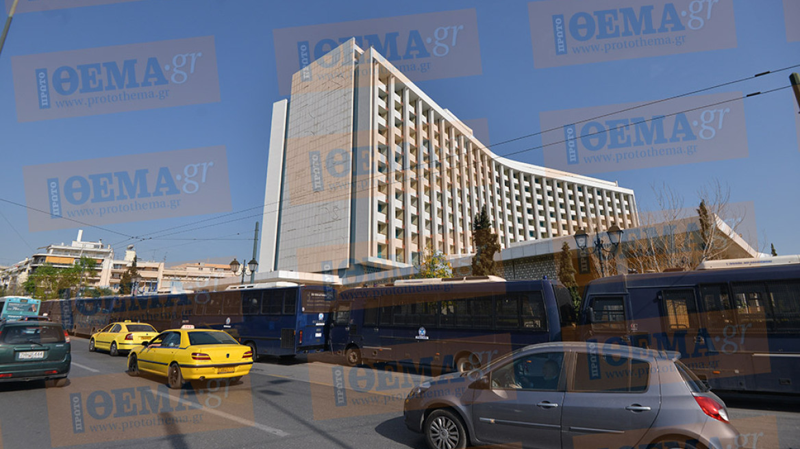 Γέμισε ΜΑΤ το Hilton μετά το αίτημα Λαγκάρντ για ασφάλεια της ομάδας του ΔΝΤ 