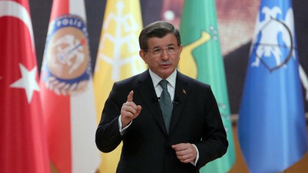 Νταβούτογλου: Δεν θα φορέσω αλεξίσφαιρο γιλέκο 