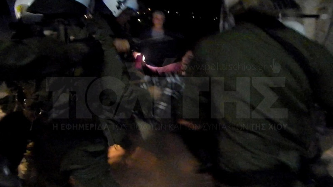 Riot police beat up residents of Chios (pics+vid)