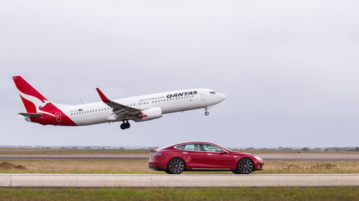 Video: Κόντρα Tesla με Boeing...
