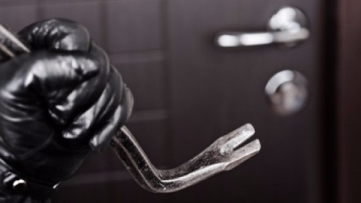 Μέσα σε ένα βράδυ έκαναν μια ληστεία και δυο κλοπές