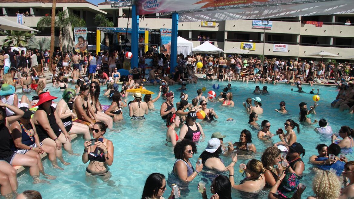 20.000 λεσβίες στην έρημο της Καλιφόρνια για πέντε μέρες κραιπάλης!