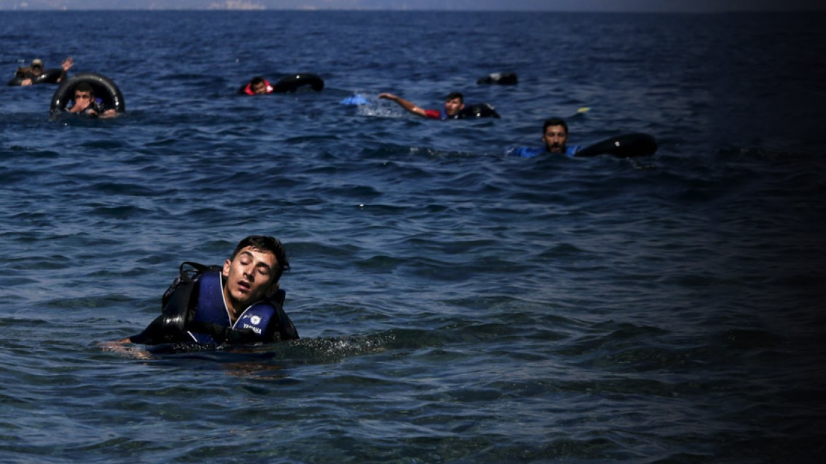 Five refugees dead as boat capsizes near Samos