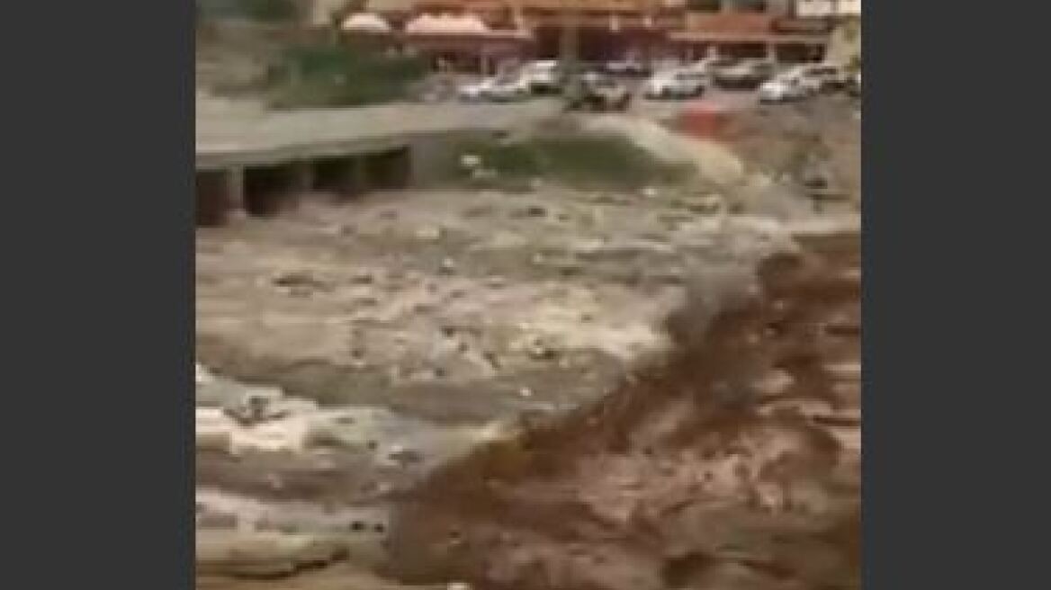 Βίντεο: Δείτε ένα απίστευτο χείμαρο στην... Σαουδική Αραβία