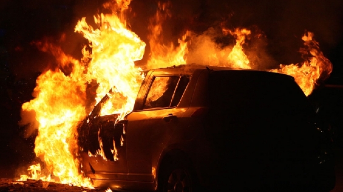 Κρήτη: Λαμπάδιασε αυτοκίνητο τα ξημερώματα στο Ηράκλειο 