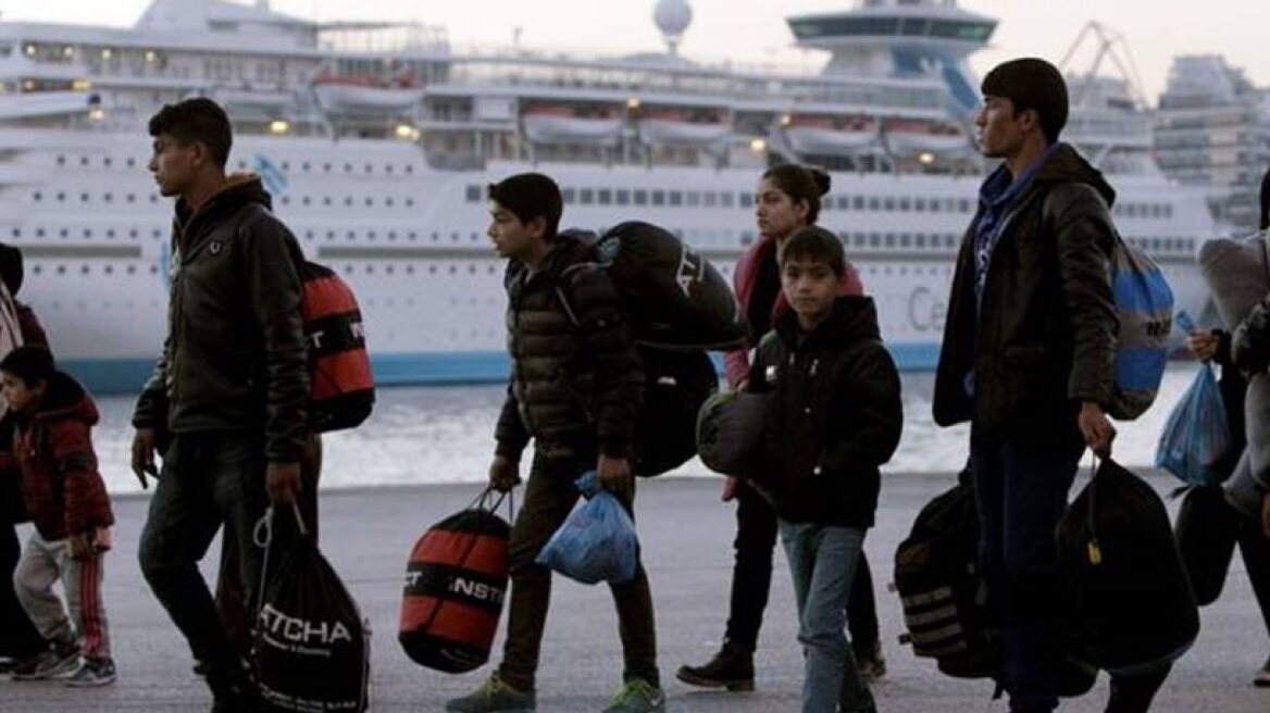 Fight among refugees in Piraeus port leaves one injured