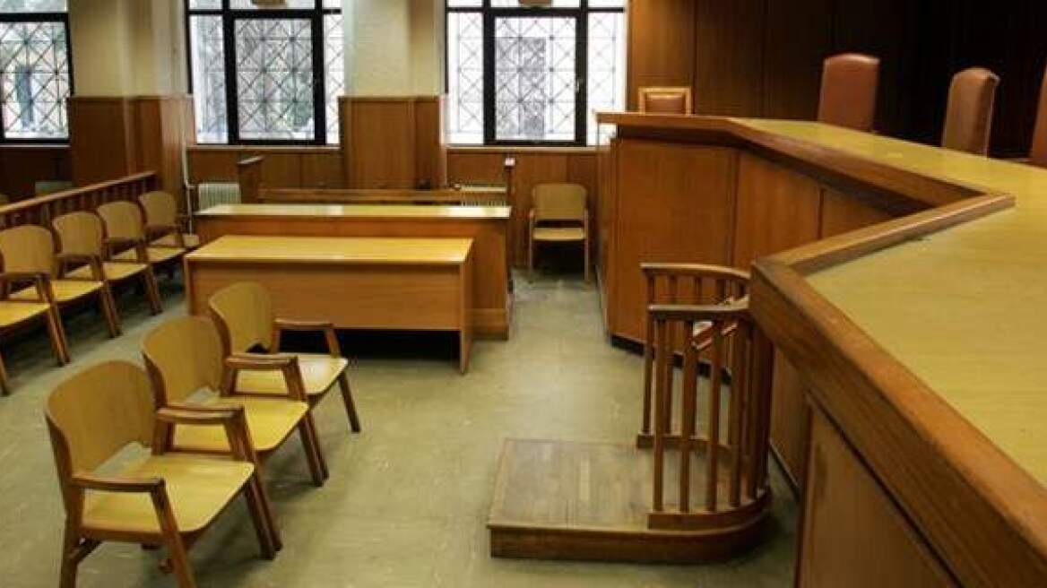 Αντισυνταγματική η αποχή των δικηγόρων υποστηρίζει μέλος του ΔΣΑ