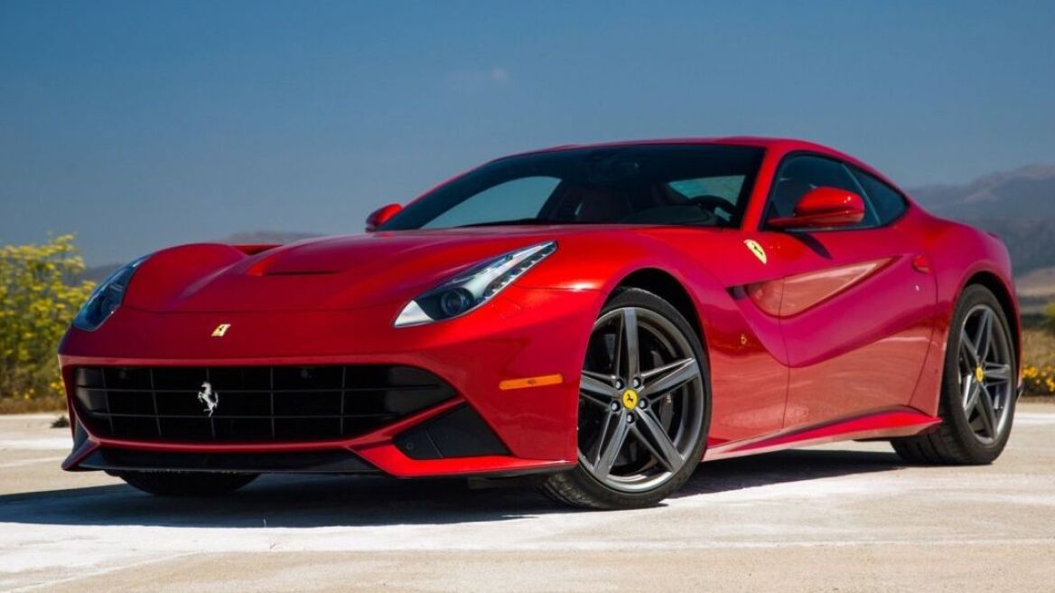 Video: Ζάμπλουτος βαριέται και καταστρέφει τις Ferrari και Maserati του