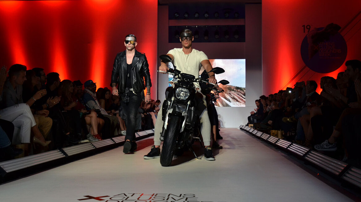 Οι μηχανές ανέβηκαν στην πασαρέλα