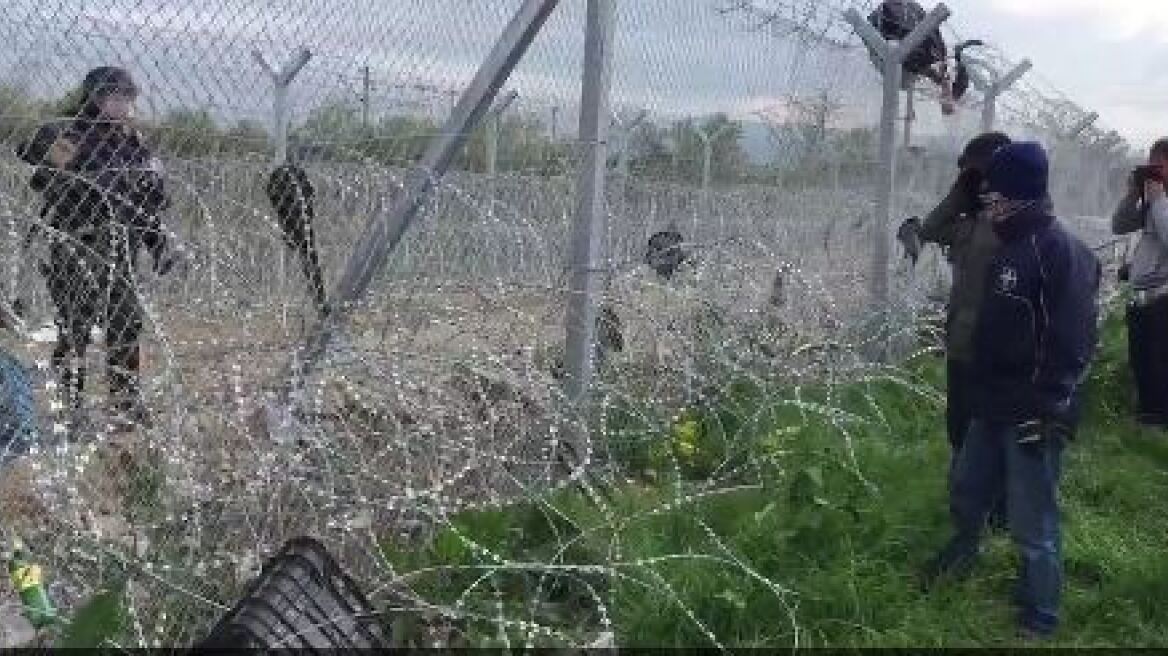 Βίντεο: Θα πέθαινα για τη χώρα μου, είπε αστυνομικός των Σκοπίων σε πρόσφυγα 
